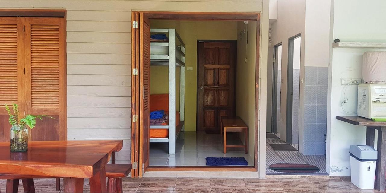 Baan Hinlad Home And Hostel (Adults Only) Lipa Noi Extérieur photo