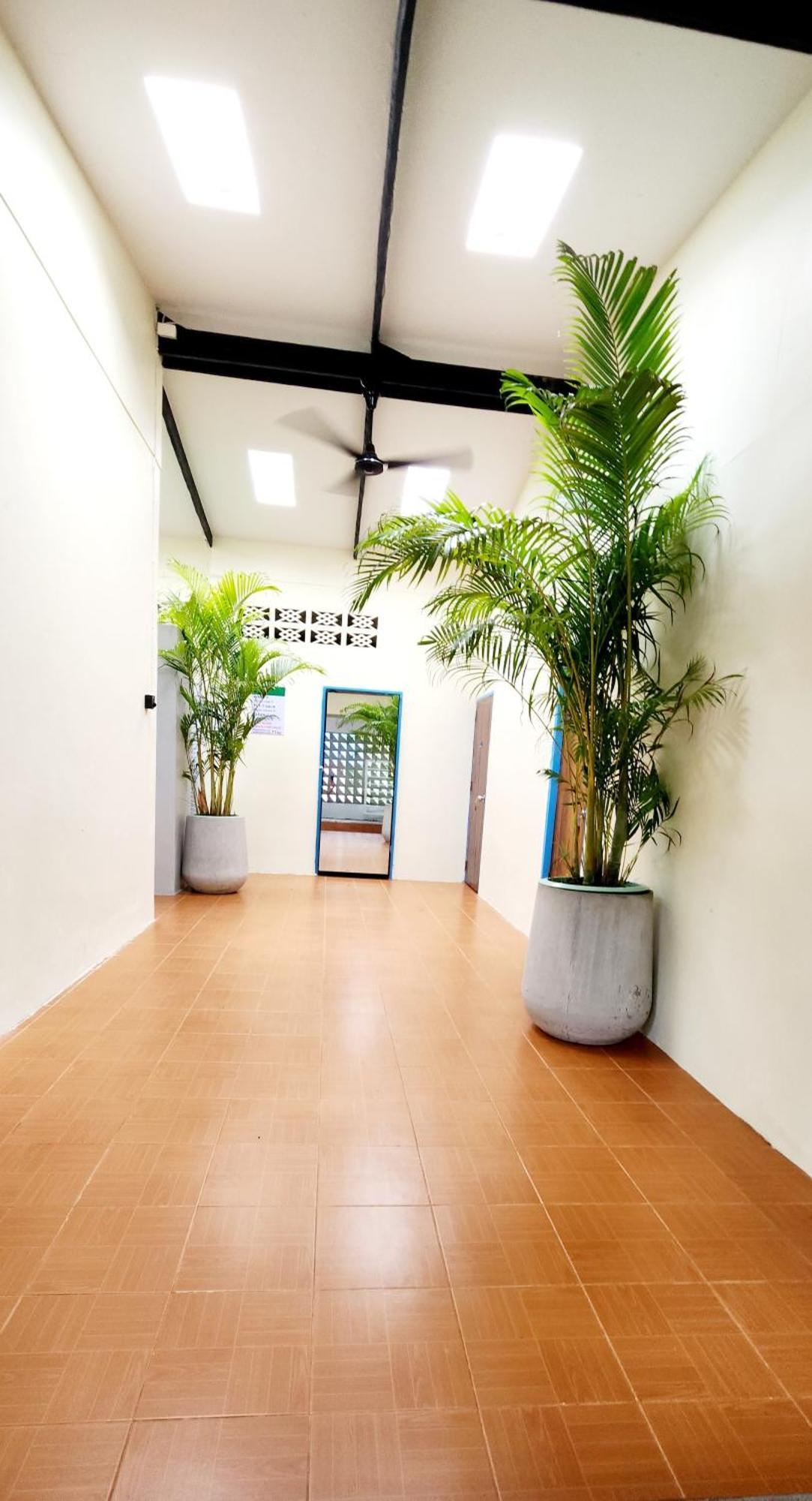 Baan Hinlad Home And Hostel (Adults Only) Lipa Noi Extérieur photo