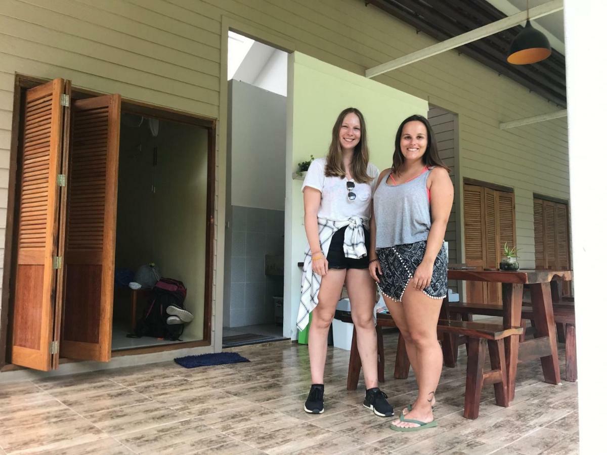 Baan Hinlad Home And Hostel (Adults Only) Lipa Noi Extérieur photo