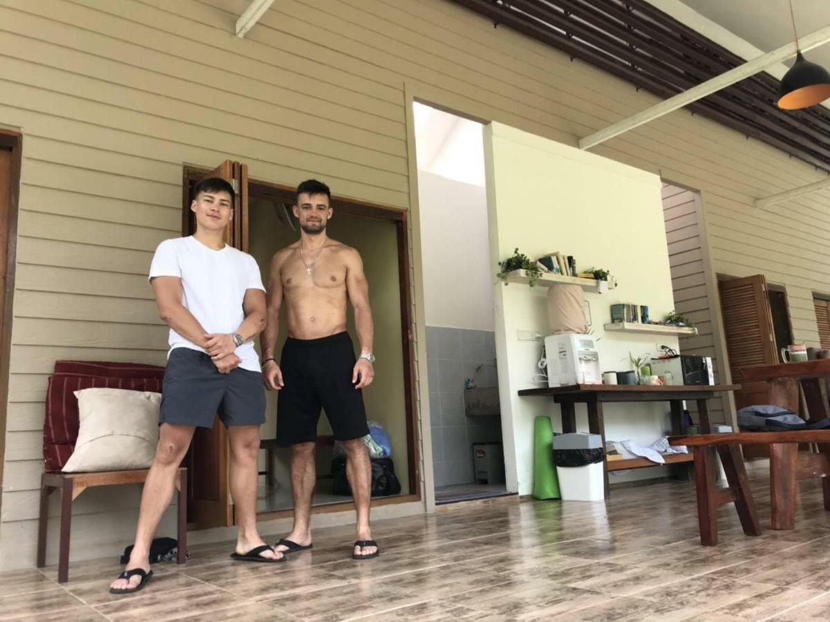 Baan Hinlad Home And Hostel (Adults Only) Lipa Noi Extérieur photo